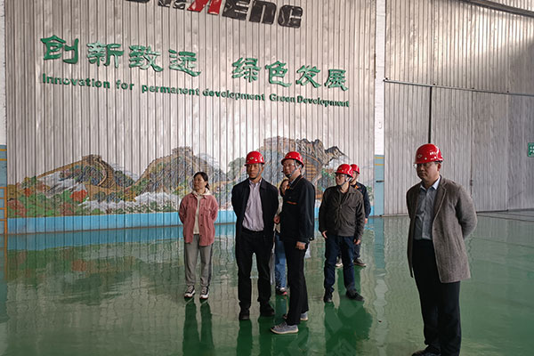 強(qiáng)化對(duì)外交流，深化校企合作