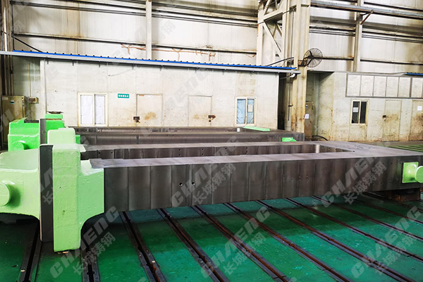 鑄鋼件廠家生產(chǎn)軋機(jī)牌坊時使用砂型鑄造會有哪些優(yōu)缺點？