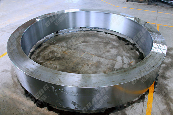 鑄鋼件加工廠的渣罐與回轉窯輪帶鑄造細節